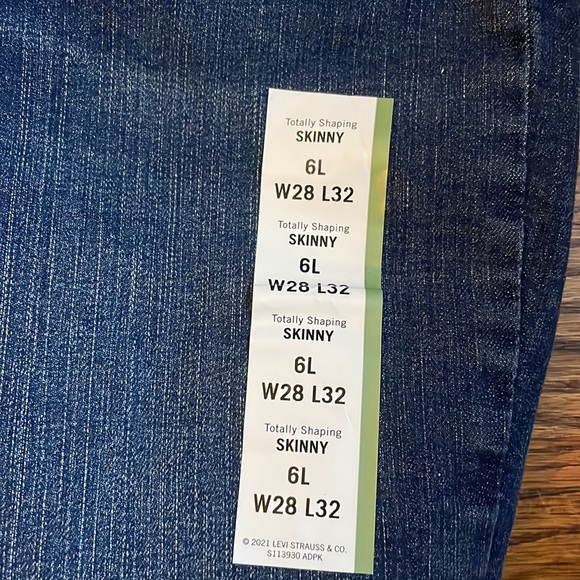 Levi’s - Picture 2 of 3